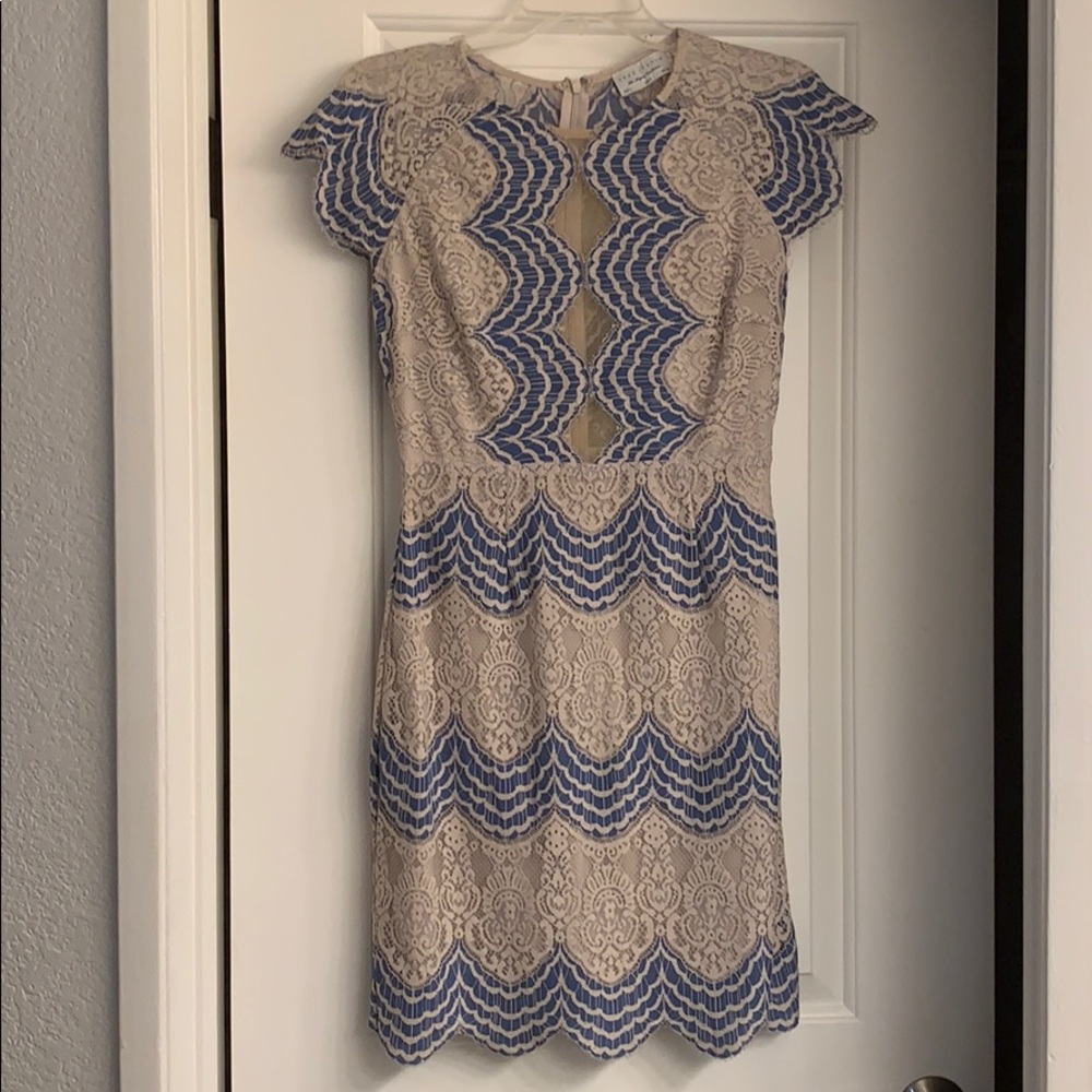 Dress Forum Lace Short Dress